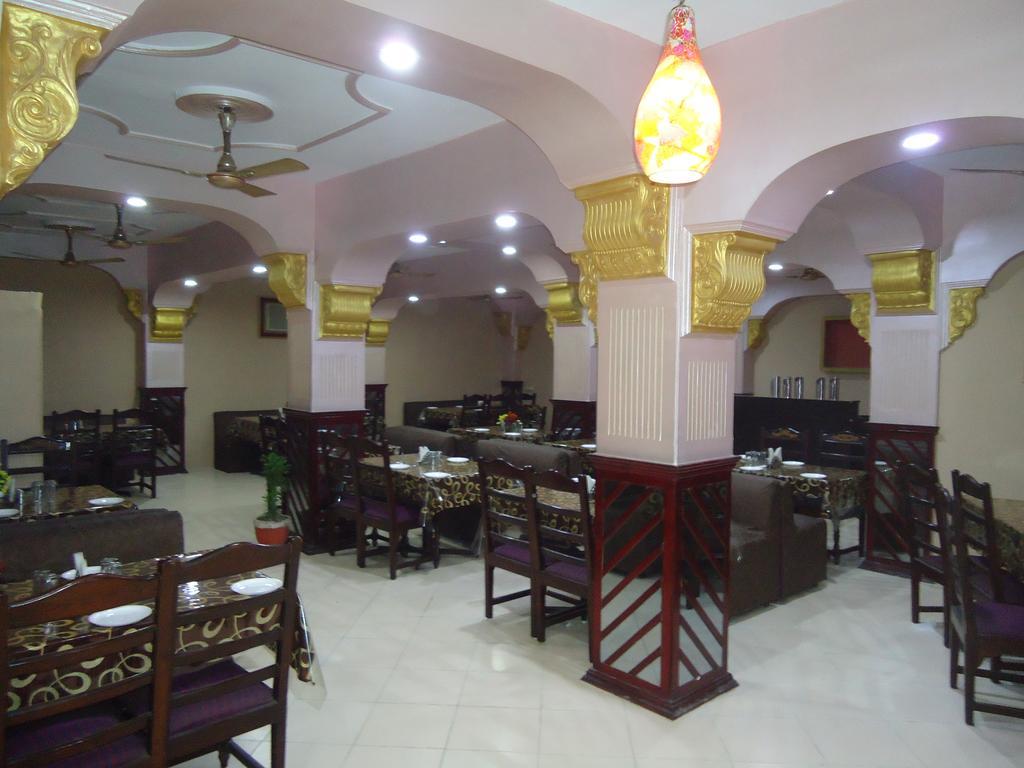 Hotel Shikhar Palace Jabalpur Zimmer foto